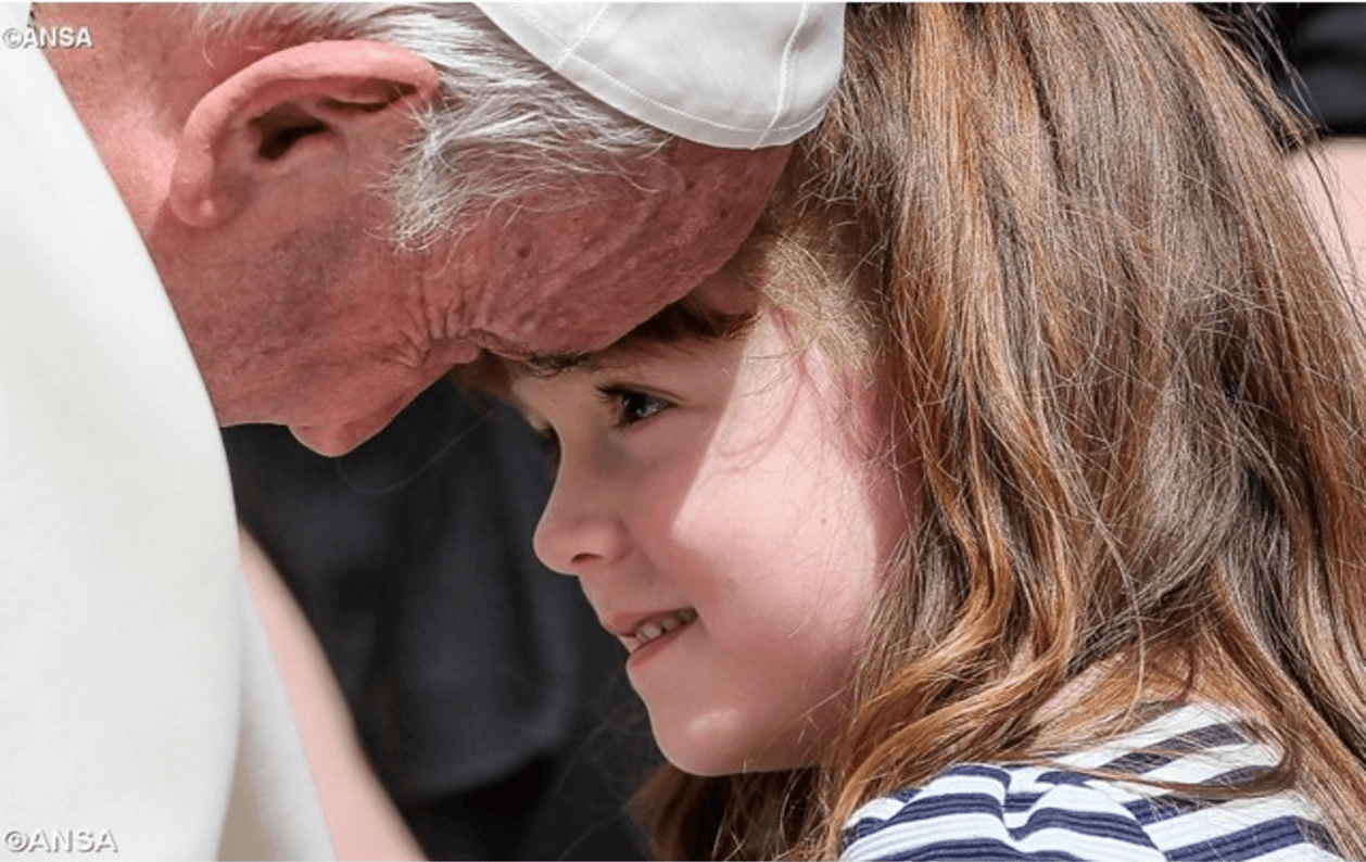 Lizzy Myers, la bimba di 6 anni che vuole incontrare il Papa prima di  diventare cieca - ZENIT - Italiano