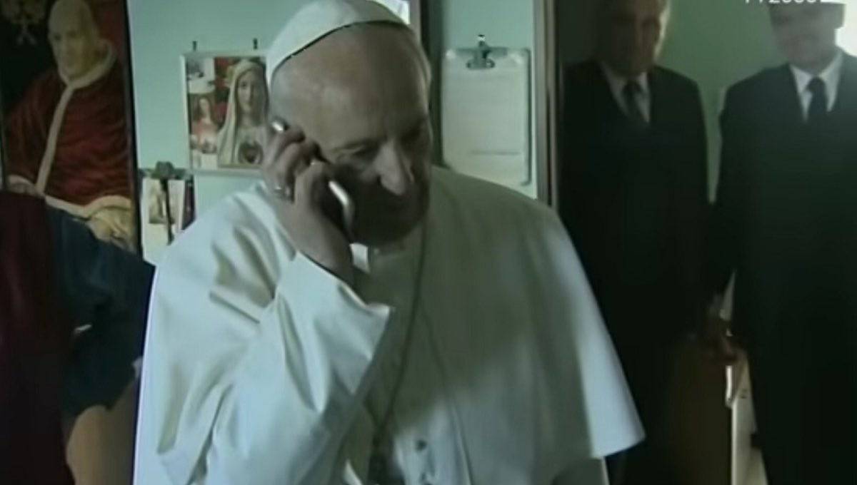 Papa Francesco e la battuta sull'Inferno al telefono