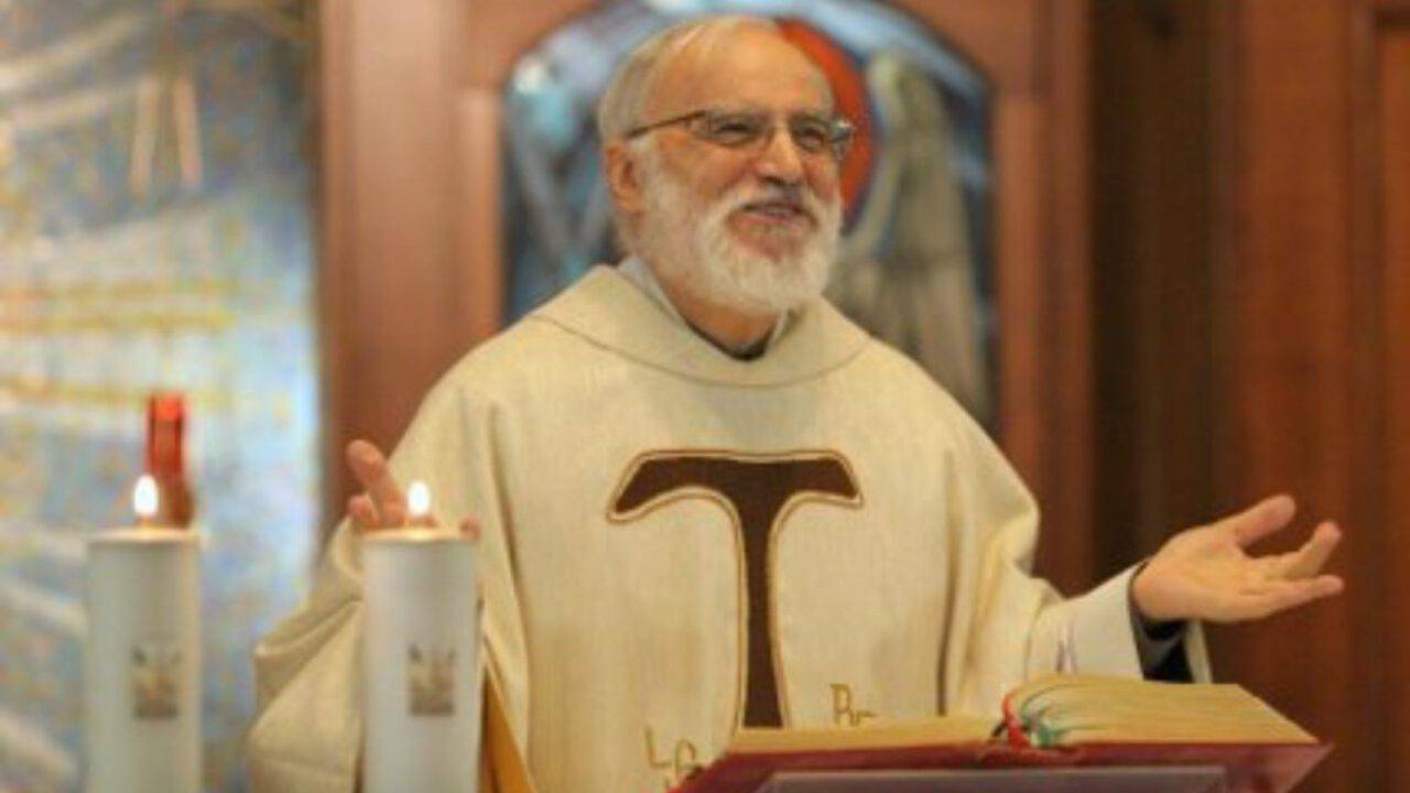 Concistoro: padre Cantalamessa chiede la dispensa dall'ordinazione  episcopale, Voglio morire con l'abito francescano