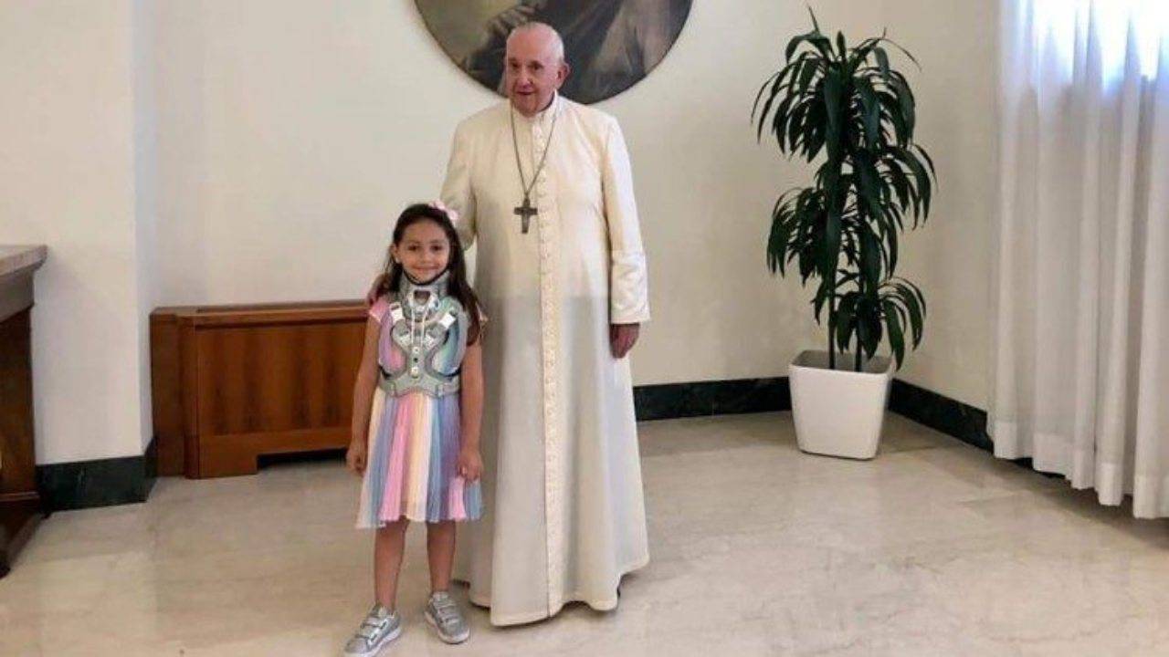 La piccola Noemi e Papa Francesco