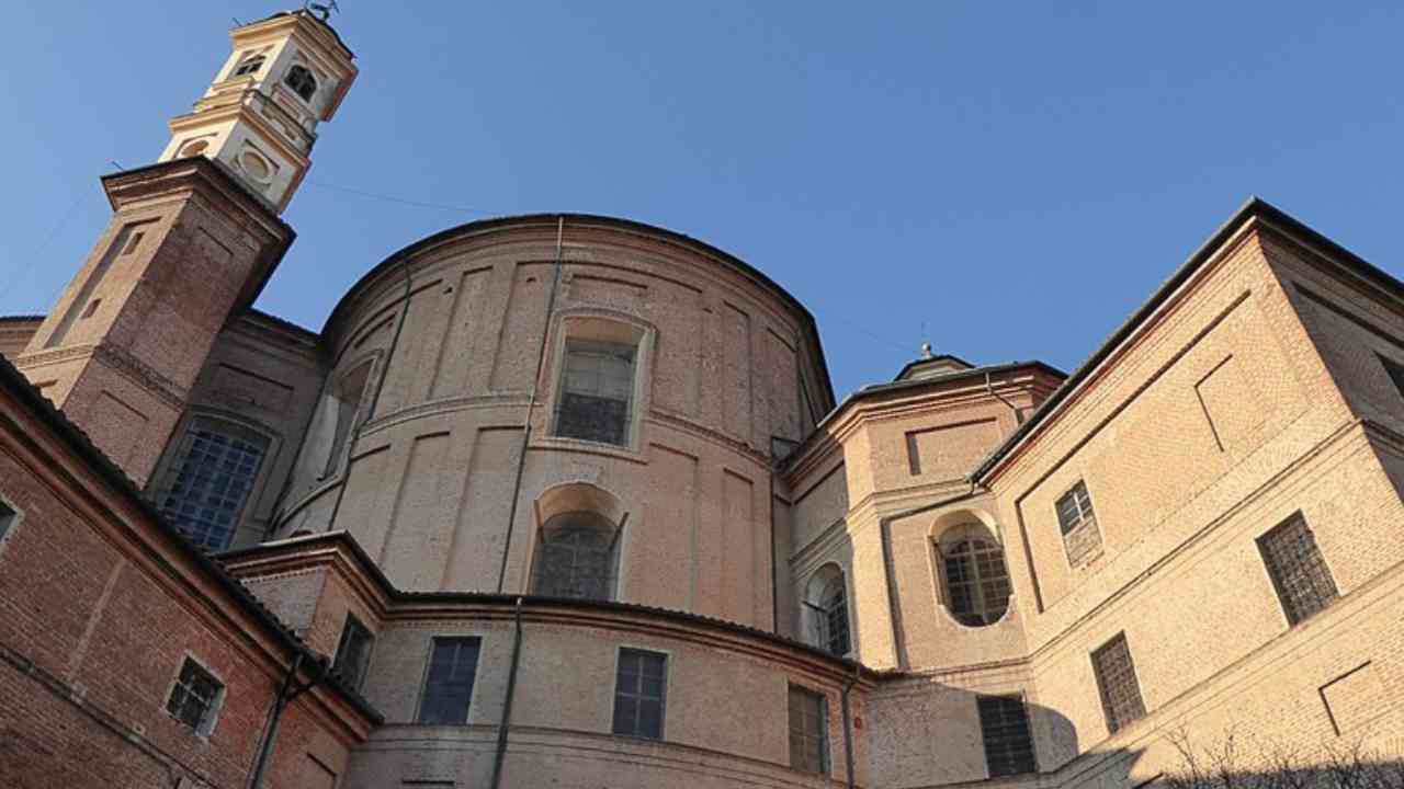 esterno chiesa strambino