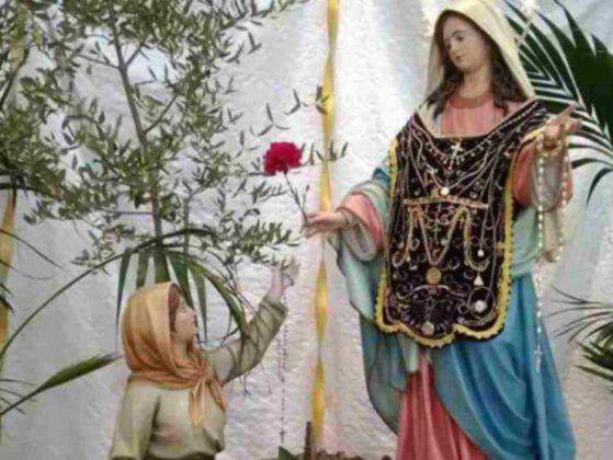 Preghiamo Oggi Ottobre La Madonna Del Garofano Conosciuta Come