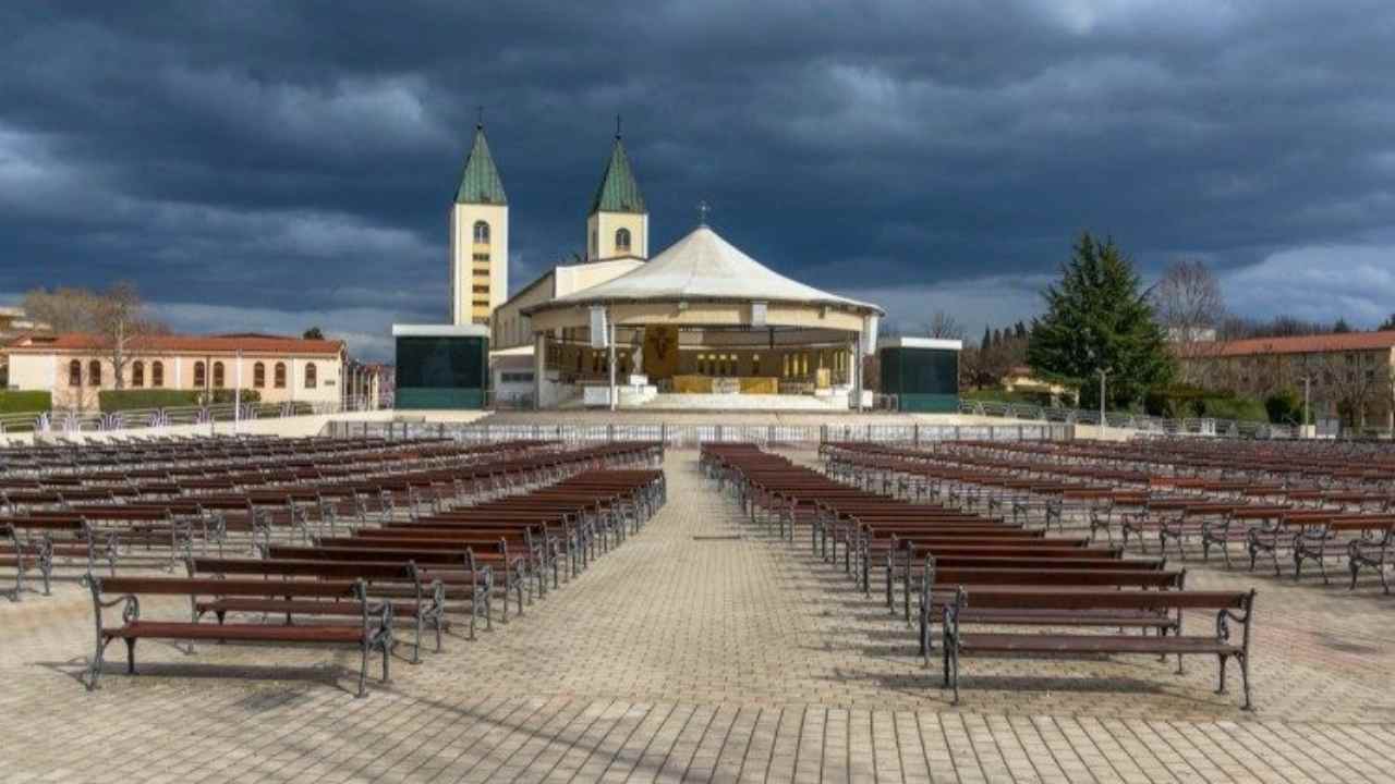 Medjugorje santuario cielo nuvoloso