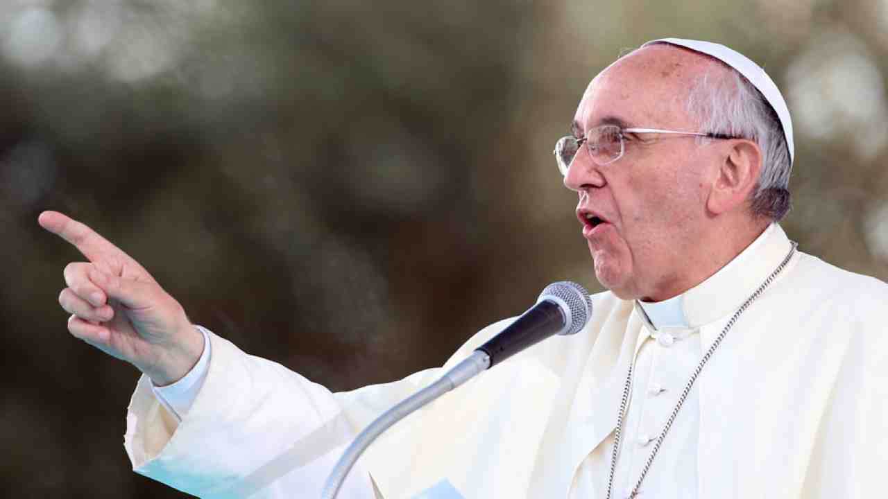 Papa Francesco deplora il cancro che corrode l’Italia