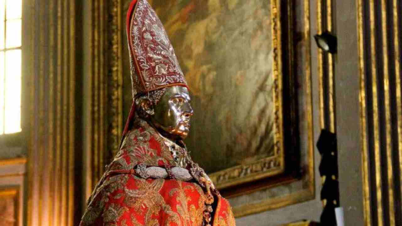 San Gennaro preso di mira durante una partita | Ecco cosa è successo