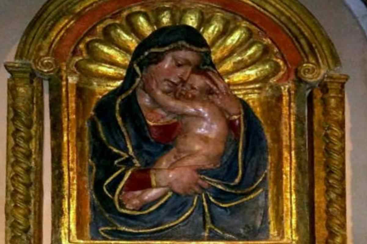 Madonna che abbraccia il Bambino Gesù