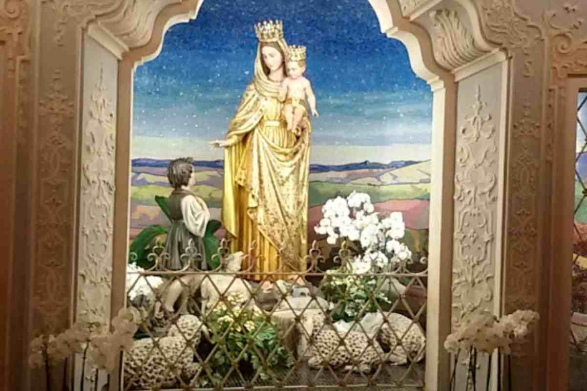 Madonna della Neve di Adro appare a un fanciullo e lo benedice