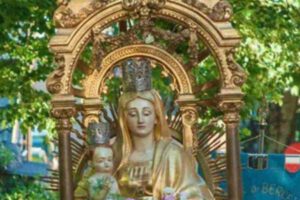 Foto statua della Madonna Grazie di Berceto