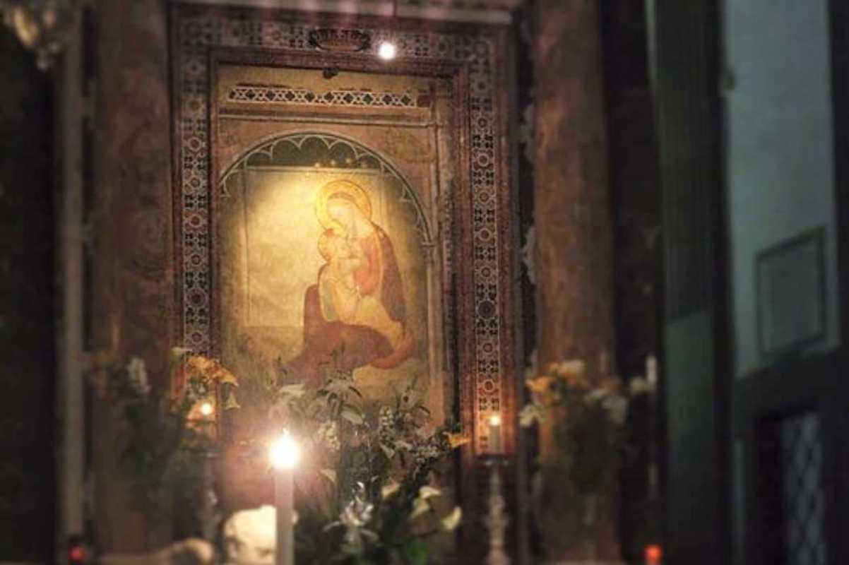 Altare con il quadro della Madonna dell'Umiltà