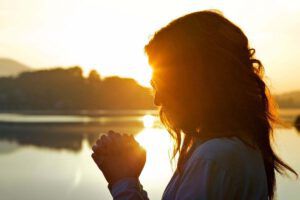 Importanza di pregare più volte al giorno