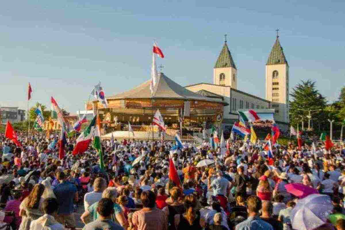 Folla di giovani al Festival a Medjugorje