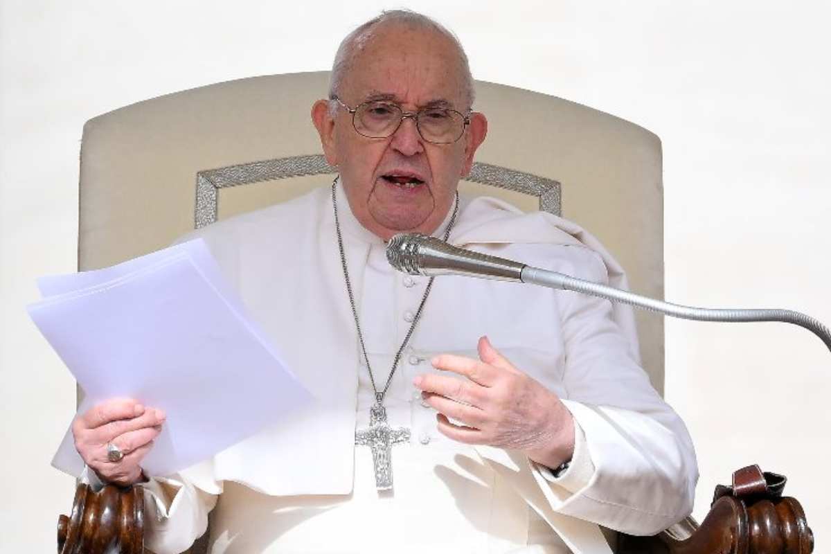 Papa Francesco parla durante udienza generale