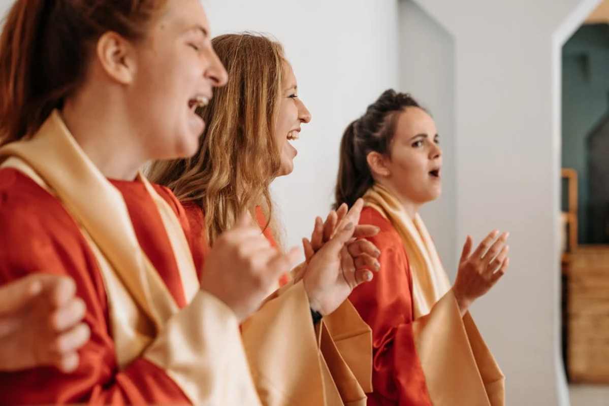 Canti della Messa troppo festosi? Sacerdote risponde alla lamentela di una fedele