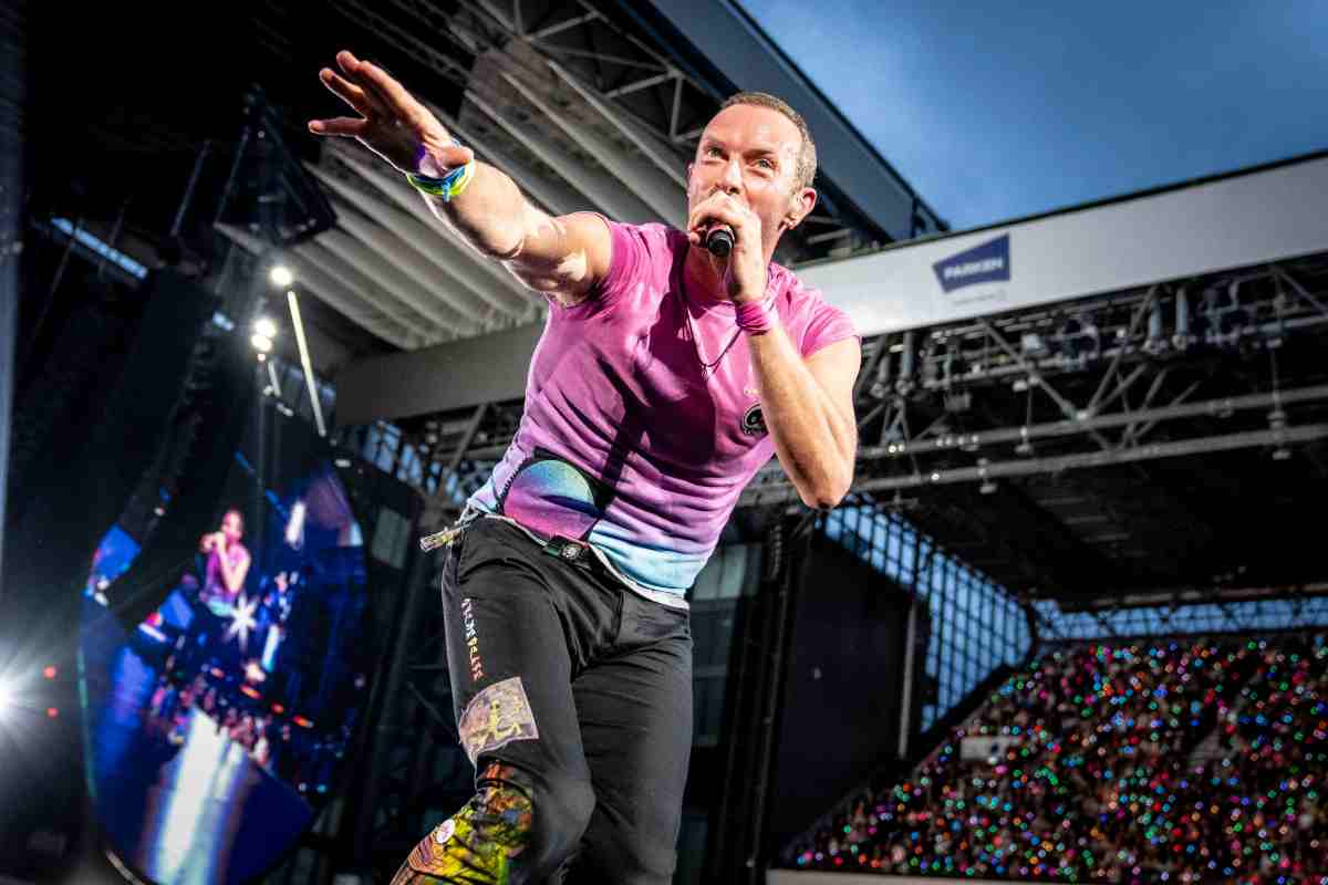 La canzone “We pray” dei Coldplay stupisce tutti, il pop diventa preghiera