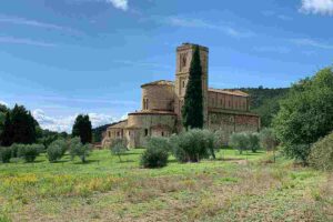 Veduta esterna dell'abbazia di sant'antimo