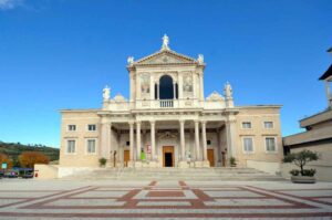 Facciata santuario san gabriele