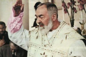 Padre Pio con le stigmate