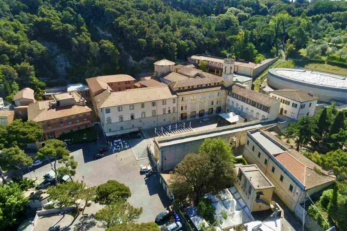 il santuario di montnero visto dall'alto