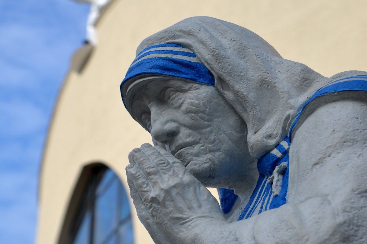 Non servono grandi imprese: l’insegnamento di Madre Teresa sull’amore