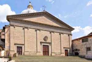 santuario santa rosa facciata esterna con sfondo cielo