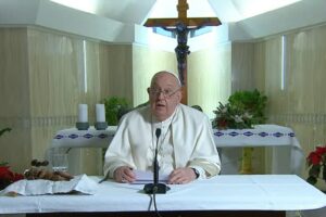 Papa Francesco celebra Angelus a Santa Marta