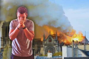 uomo conversione notre dame incendio