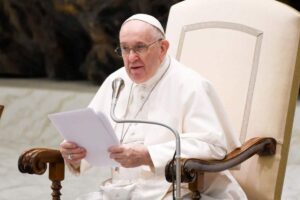 papa francesco all'udienza in aula Paolo VI