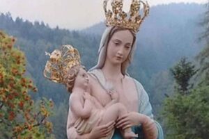 statua madonna di folgaria