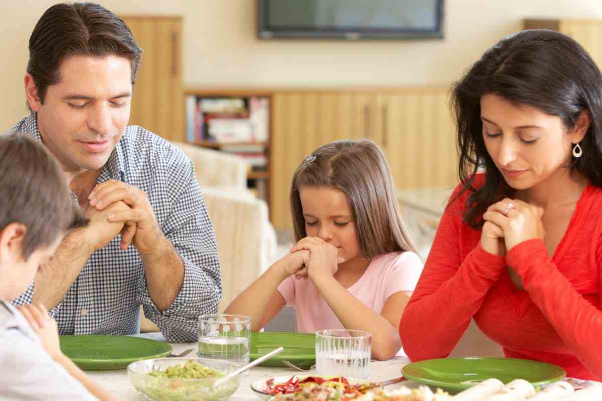 Come educare i figli alla fede cattolica: tre metodi che fanno la differenza