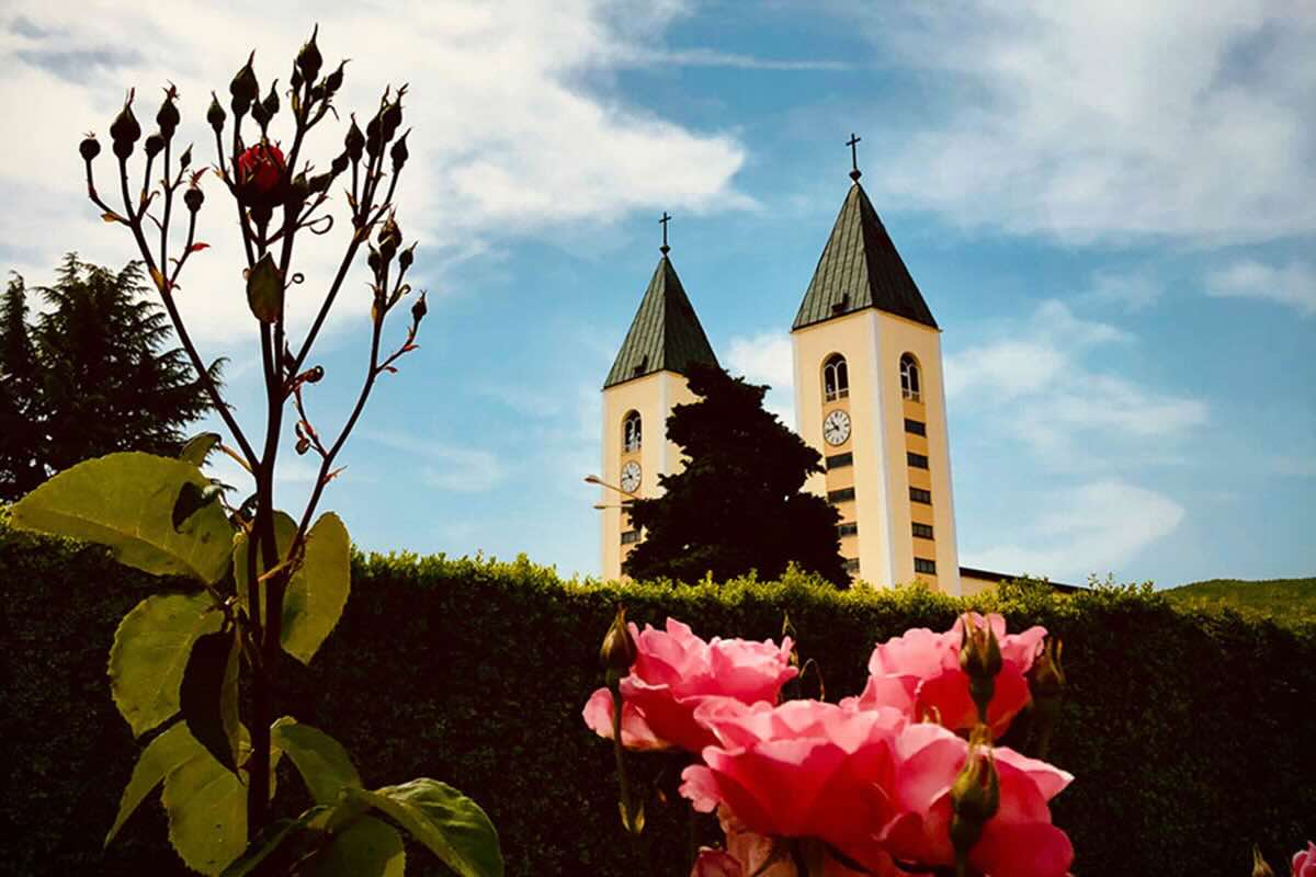 Storico Cambiamento a Medjugorje: La vecchia statua della Madonna è stata tolta – Video